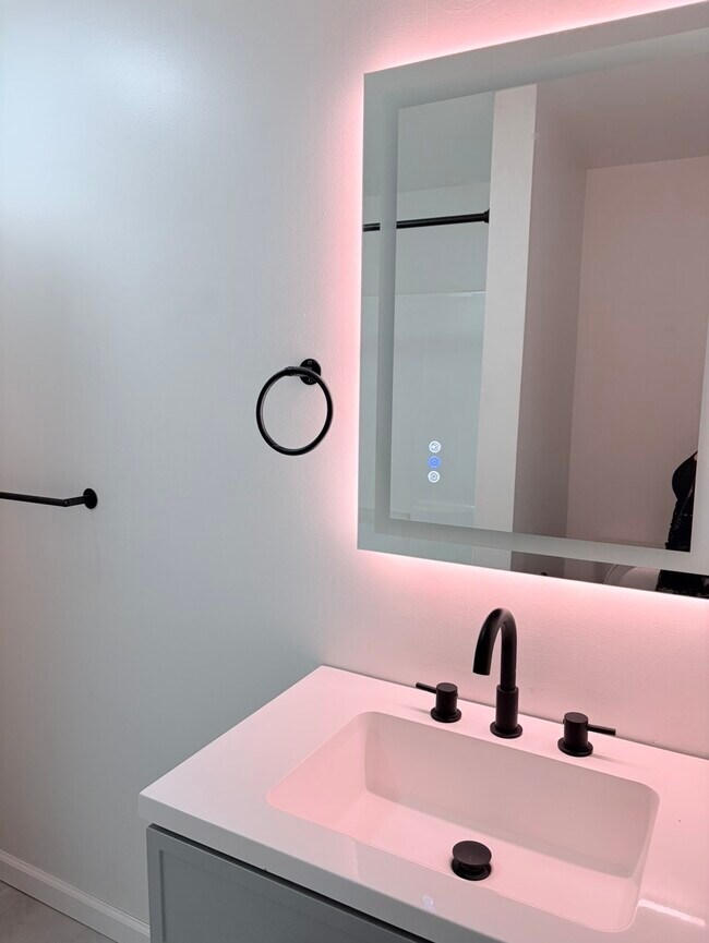 Building Photo - 338 Prestley Rd