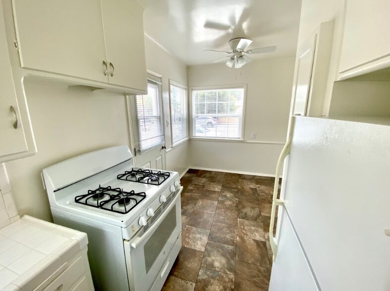 Building Photo - 11641 Magnolia Blvd