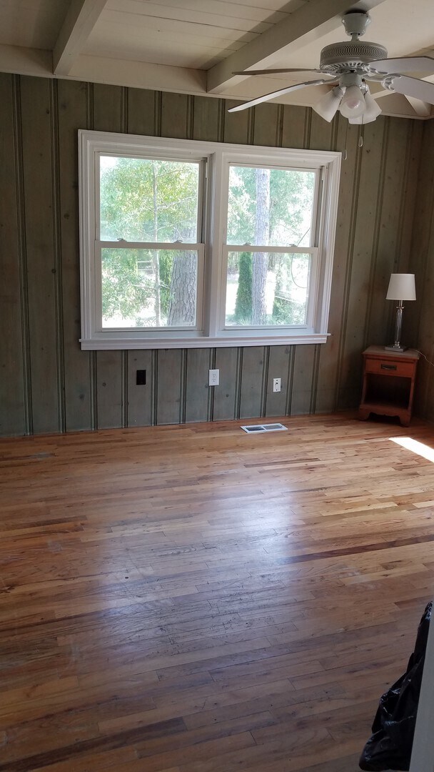 Building Photo - 5 bedroom / 4 bath home with a short drive to the beach!