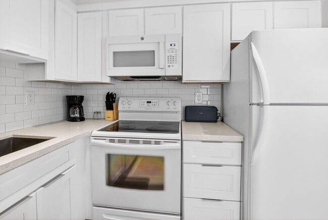 Building Photo - 173 Flanders C