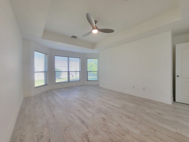 Building Photo - 405 Darkwoods Dr