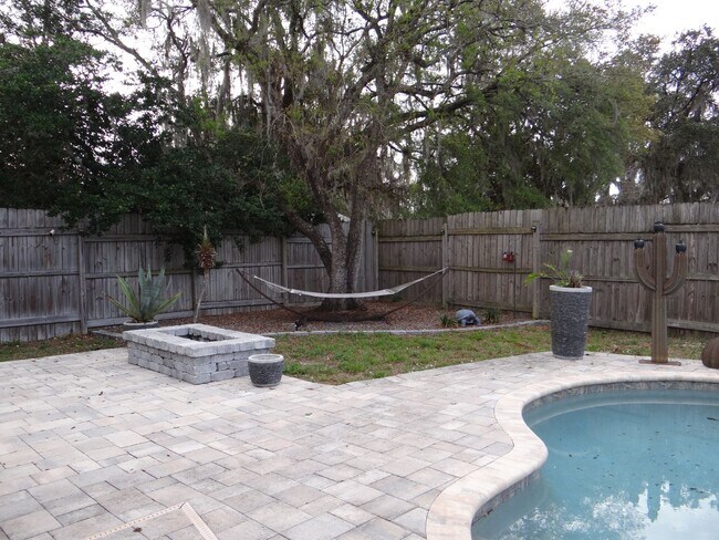 Building Photo - Charming 3-Bed, 2-Bath Pool Home in Desirable Winter Springs