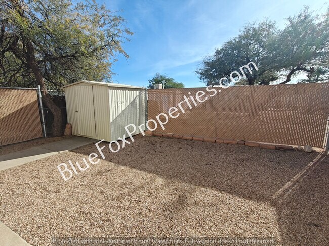 Building Photo - 4122 E Bermuda St