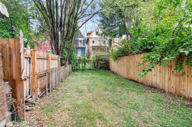 Building Photo - New 2 Bed/1 Bathroom Renovation in Swissvale!
