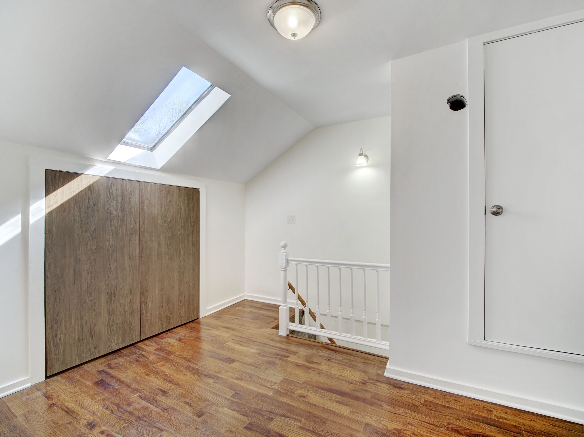 2nd floor landing - 204 Montrose Ave
