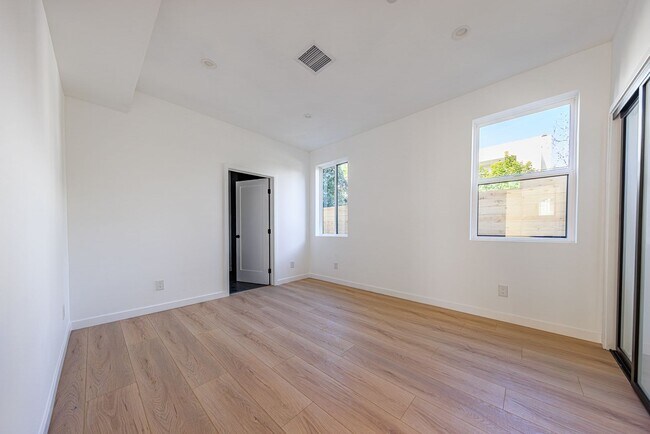 Building Photo - 1954 Purdue Ave