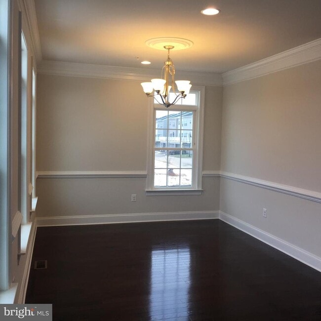 Building Photo - 401 Gladstone Ct
