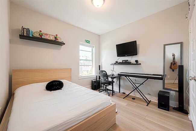 Building Photo - 10915 Brambling Wood Dr