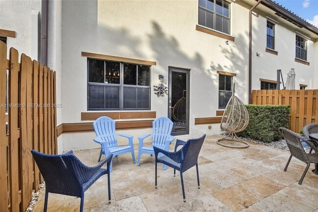 Building Photo - 12140 Village Pl