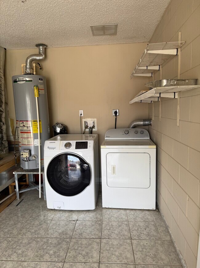Building Photo - 6921 Long Needle Ct