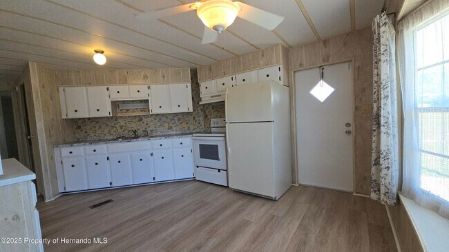 Building Photo - 8229 Green Ct