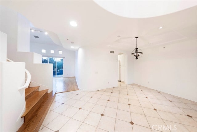 Building Photo - 19 Lucania Dr