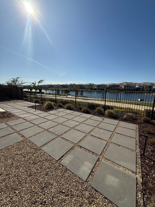 Building Photo - 2425 Waterside Dr