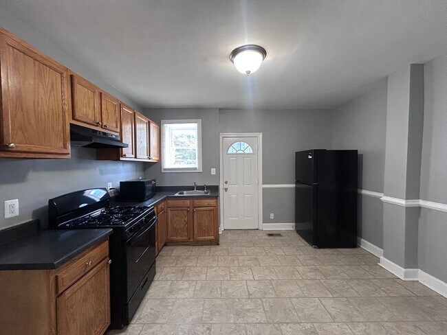 Building Photo - Baltimore - 4 Bedrooms and 2 baths Available!
