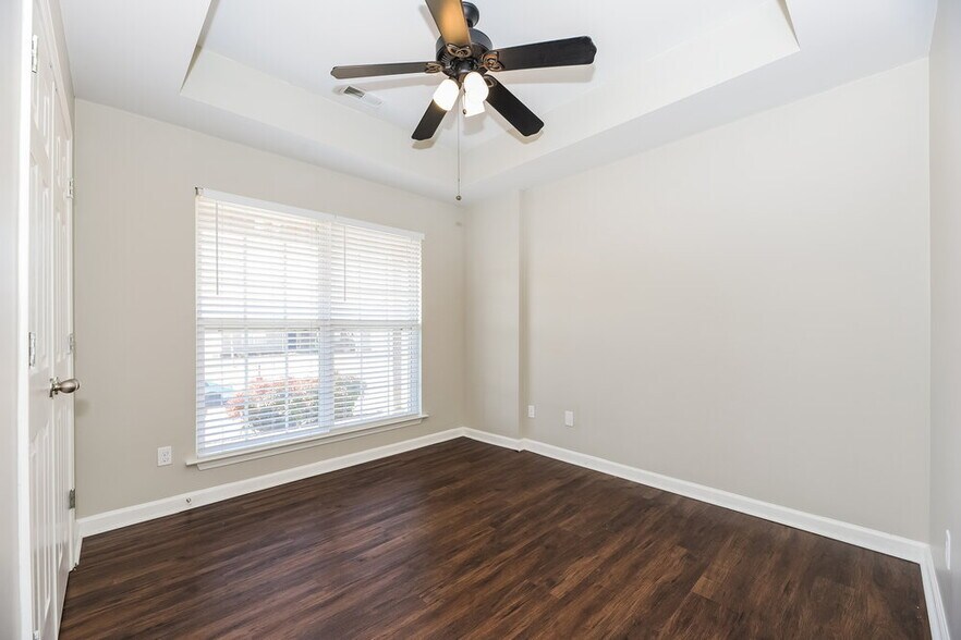 Building Photo - 2008 Slayton Dr