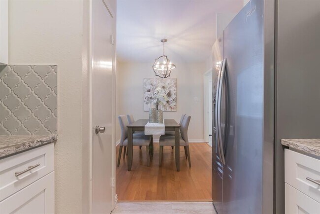 Building Photo - 10102 Missel Thrush Dr