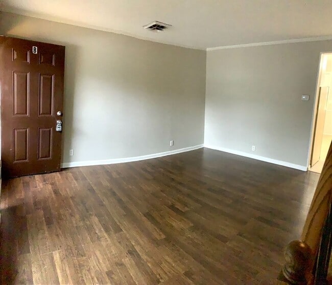 Building Photo - Inglewood 2 BR 1.5 Bath duplex available O...