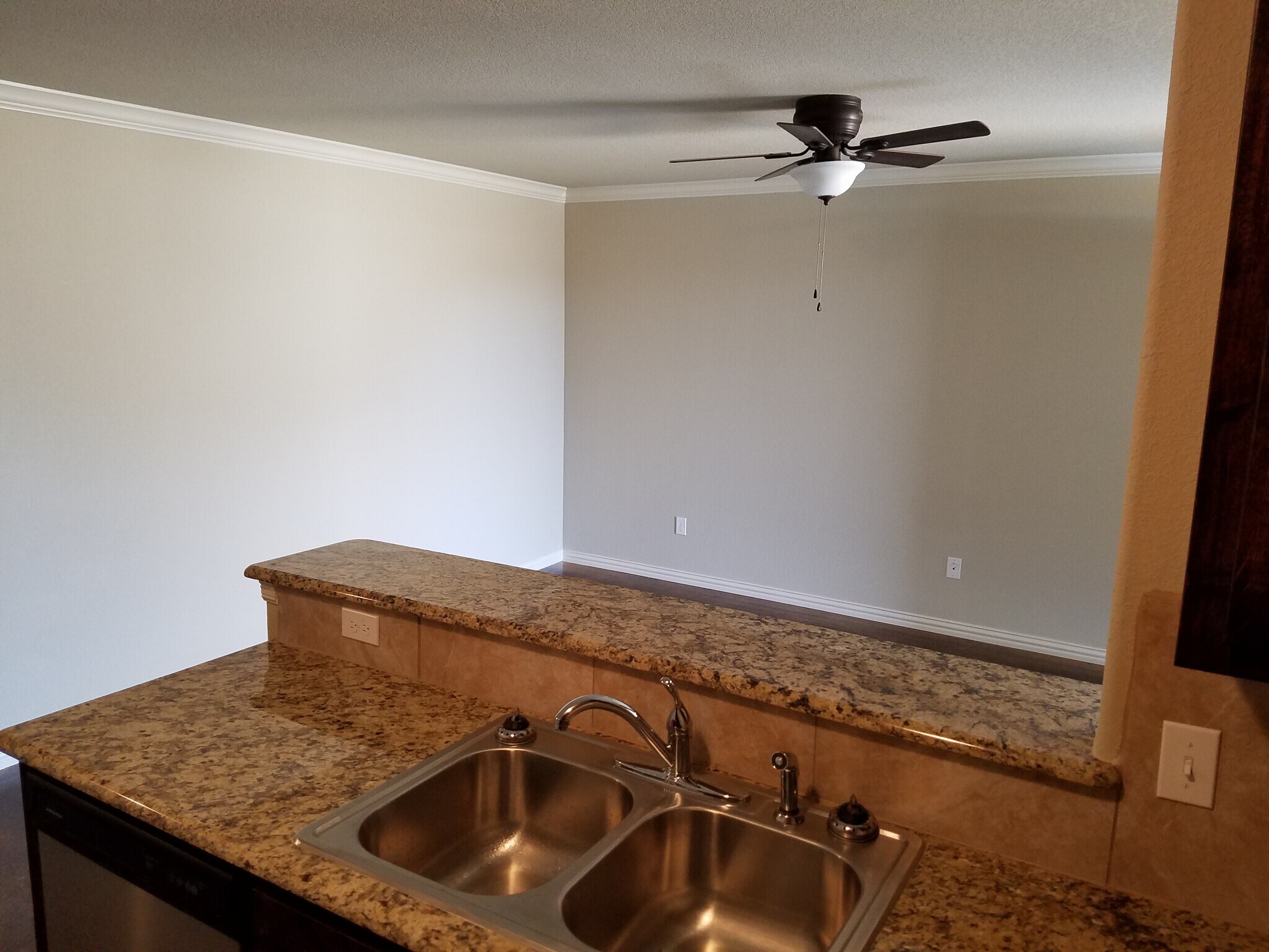 Building Photo - 129 Crossfire Ct