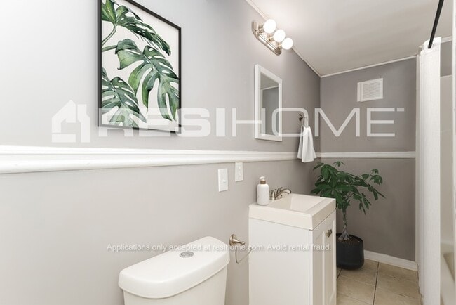 Building Photo - 403 River Chase Dr