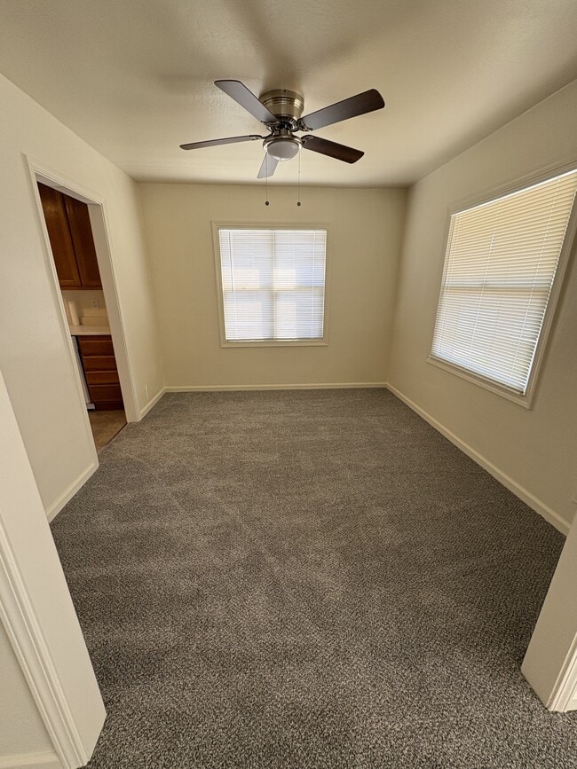 Building Photo - 401 Ainsley Ave