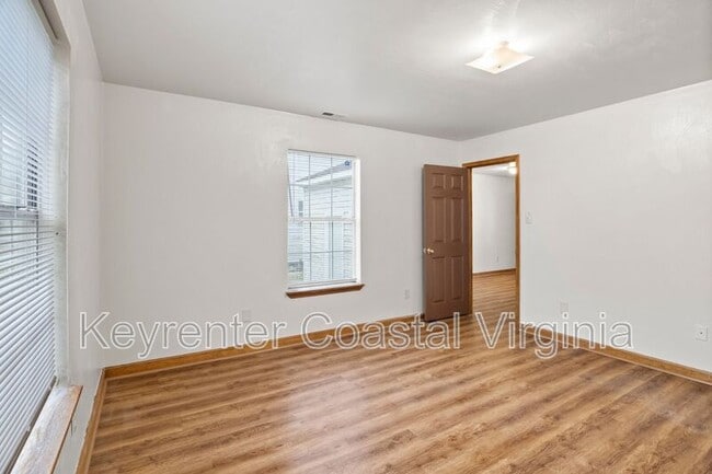 Building Photo - 1010 Quash St