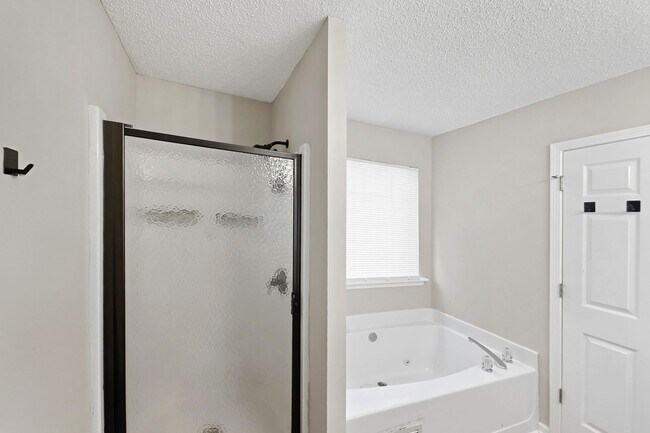 Building Photo - Spacious 4BR Home with Private In-Law Suite in Powder Springs