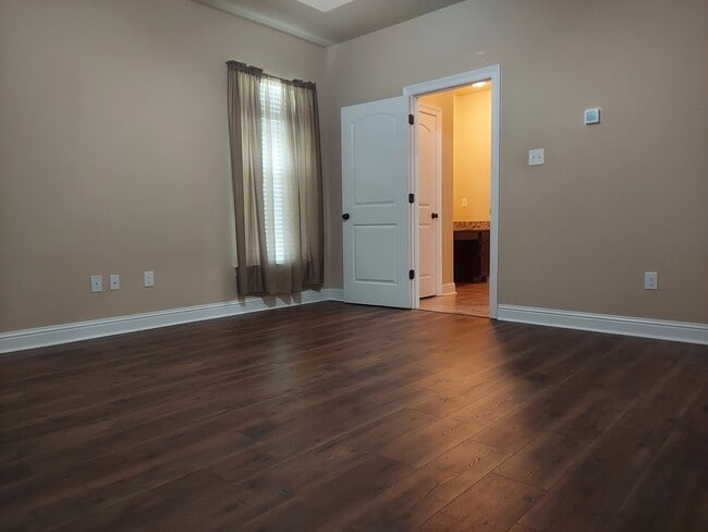 Building Photo - 742 Red Pine Dr