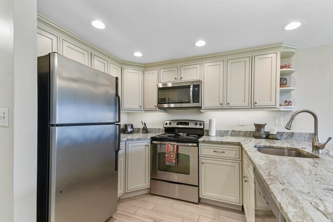 Building Photo - 5930-5A1a A1A S