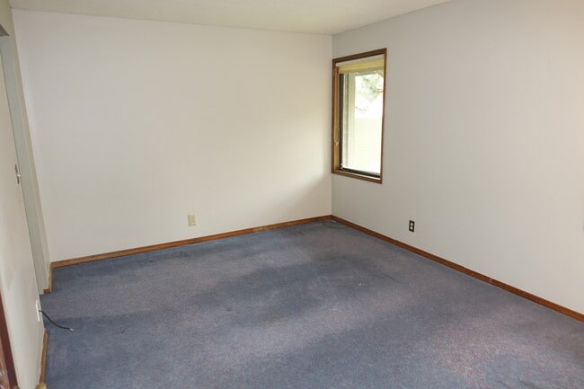 Building Photo - Private Patio Oasis