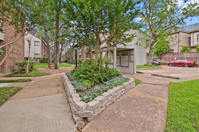 Building Photo - 1114 Augusta Dr