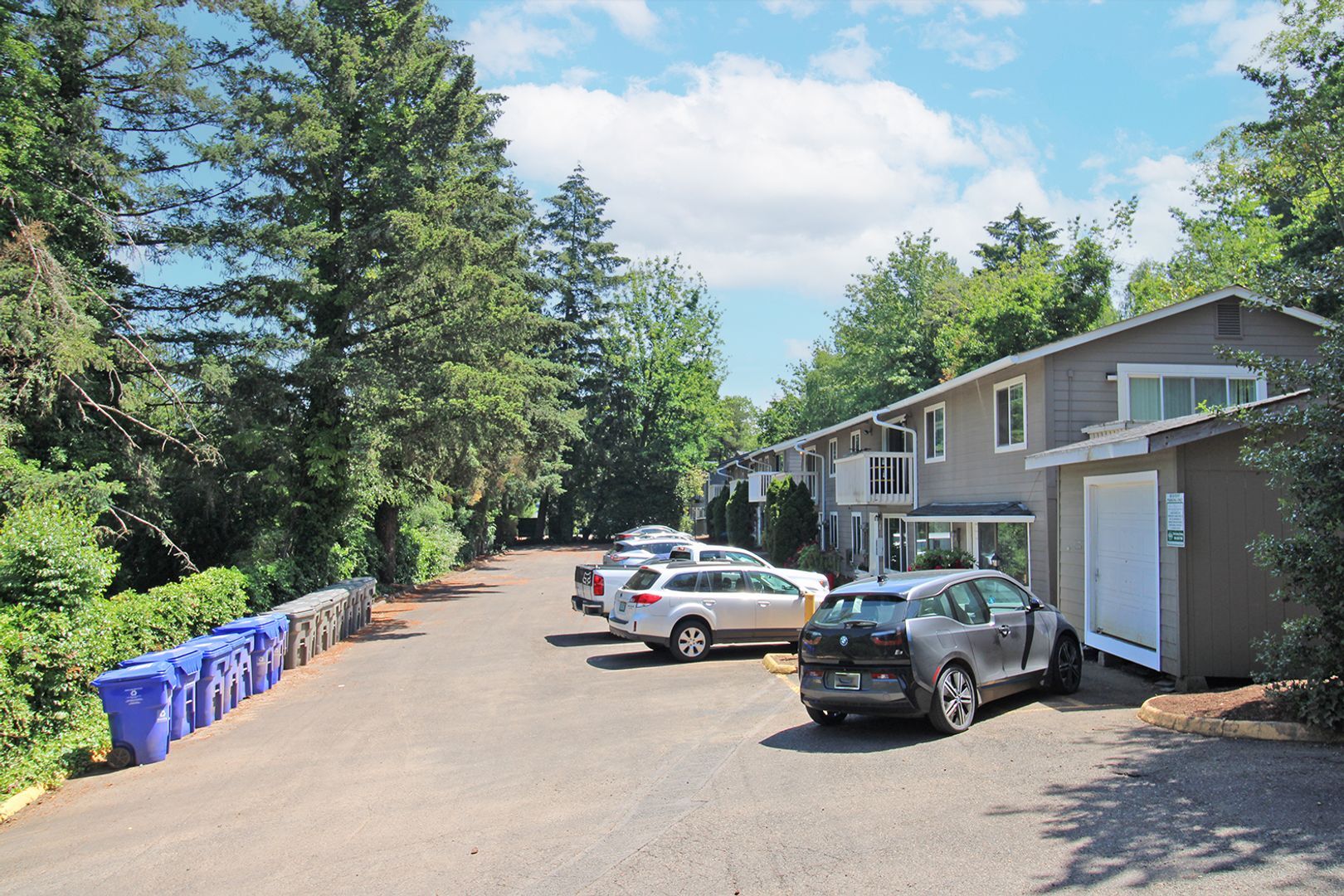 Building Photo - 5704 SW Beaverton Hillsdale Hwy