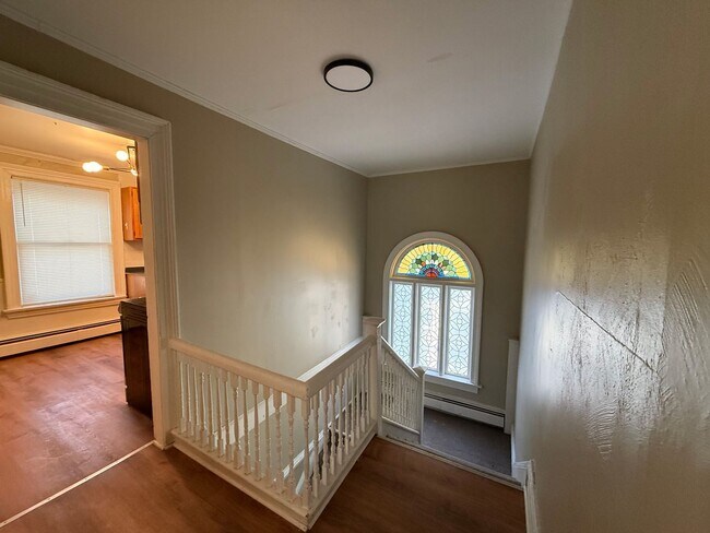 Building Photo - 3 Bedroom with off-street Parking on Park Ave