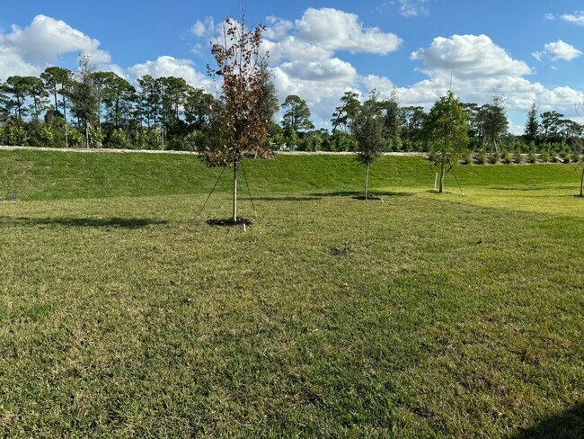 Building Photo - 10445 NW Suncrest Lp