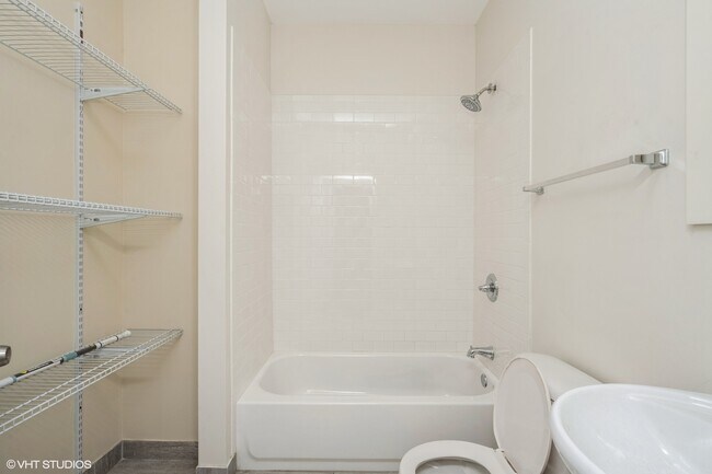 Building Photo - 5028 W Madison St