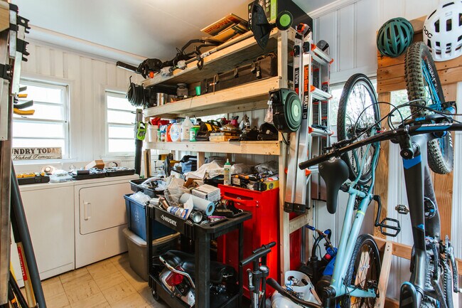 Building Photo - 365 Holman Ave