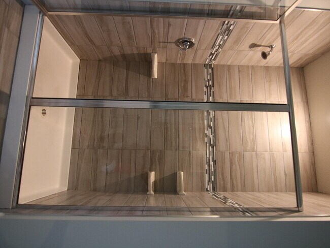 Building Photo - 8333 Rearing Ln