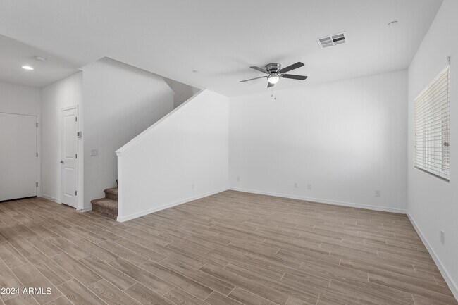 Building Photo - 2842 E Tracy Ln