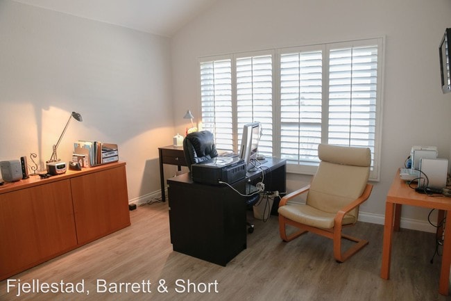 Building Photo - 14159 Palisades Dr