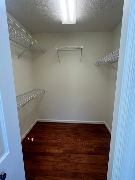 Building Photo - 972 Bridgegate Dr NE