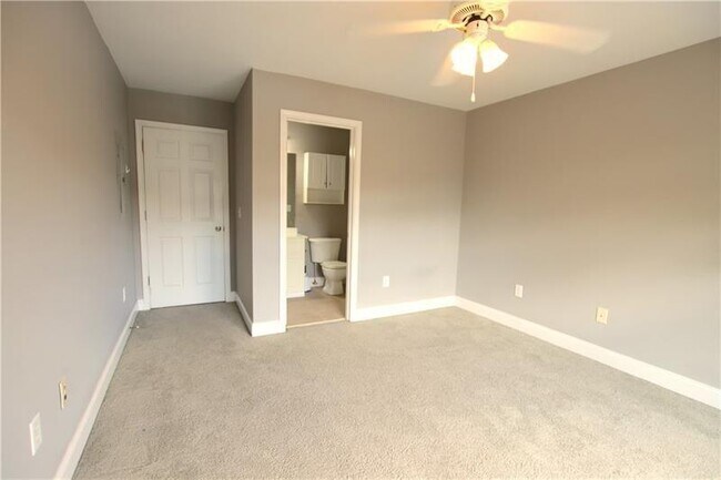 Building Photo - 460 S Barnett Shoals Rd