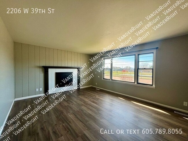 Building Photo - 2206 W 39th St