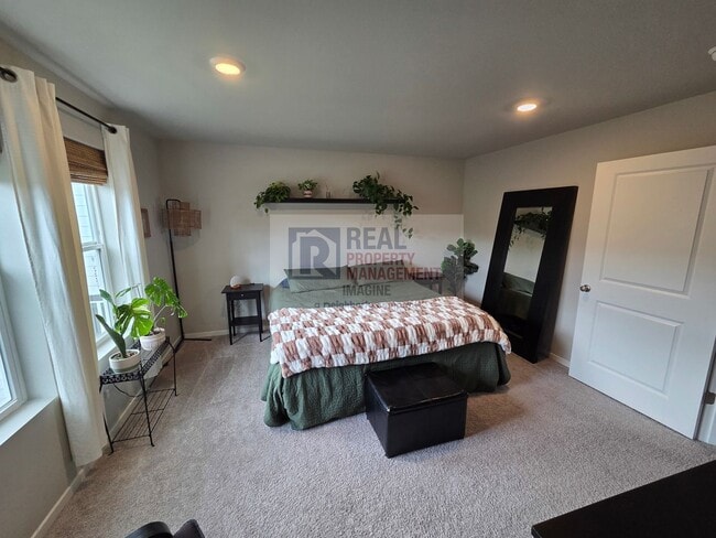 Building Photo - Check Out This Beautiful 4 Bedroom, 2.5 Bath Home!