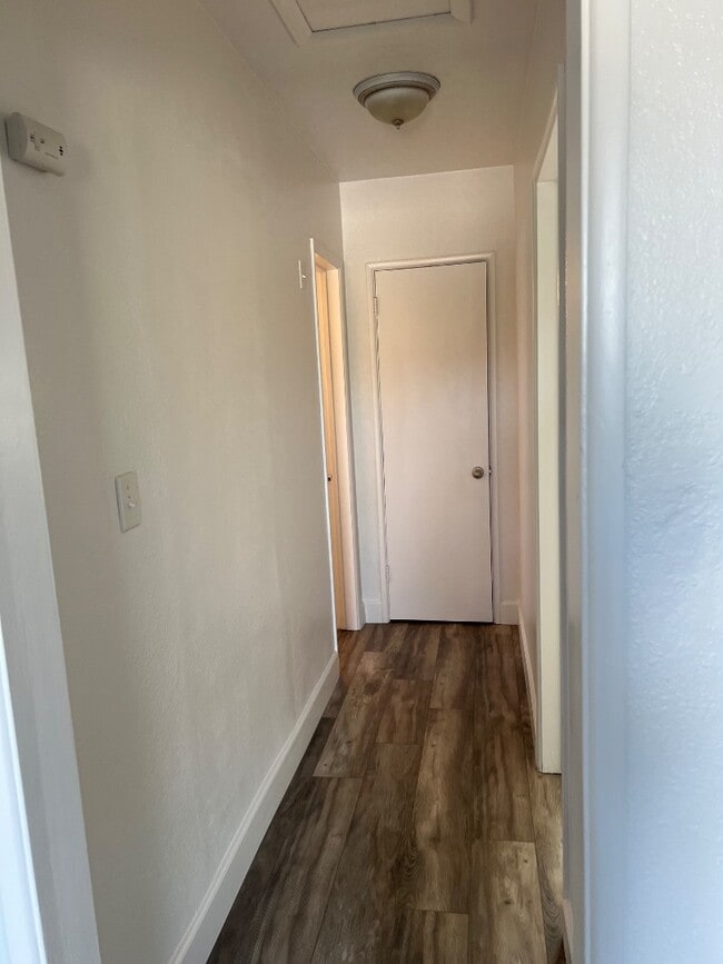 Building Photo - 429 W Ramona Dr