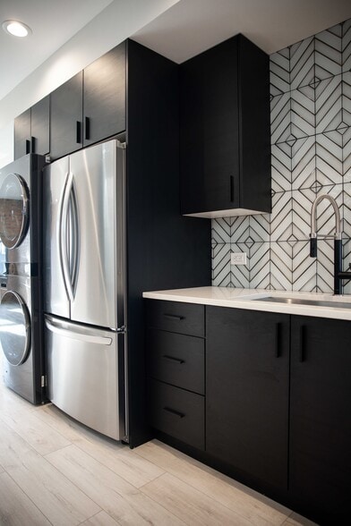 Building Photo - 1320 W 19th St