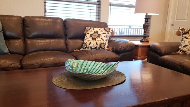 Building Photo - Gorgeous location, spectacular amenities, 3 bedroom furnished home for rent.