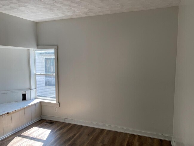 Building Photo - 187 Elmwood Ave