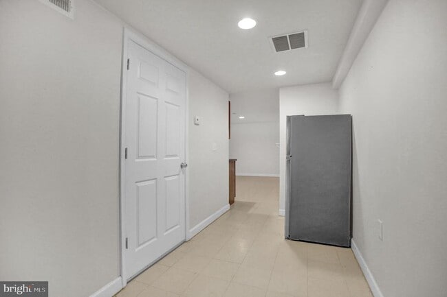 Building Photo - 421 Elrino St