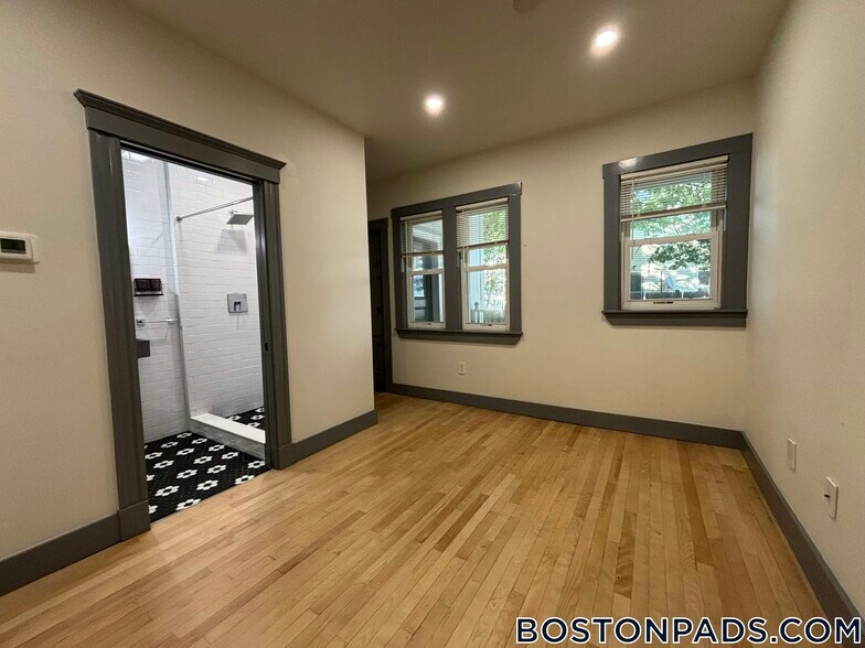 Building Photo - 41 Long Ave