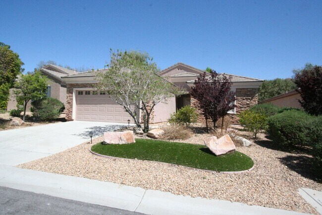 Building Photo - 2 bed w/den, 2 bath, 2 car single story house