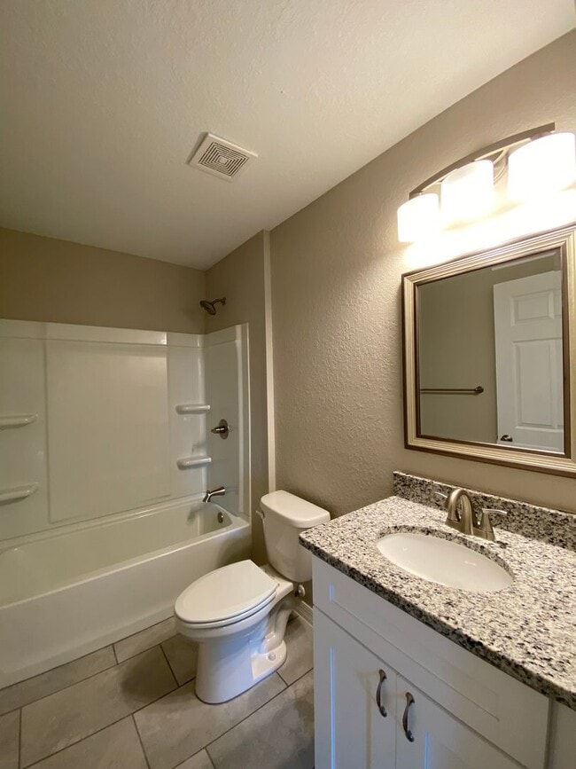 Building Photo - NOT AVAILABLE FOR SHOWING OR MOVE IN UNTIL 09/15/2026!!! Custom Home - Desirable SE Ocala neighbo...
